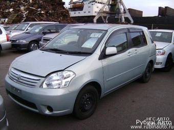 2003 Toyota Raum Pictures