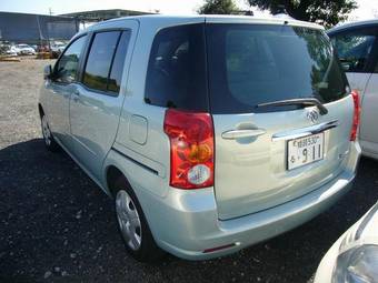 2003 Toyota Raum Pictures