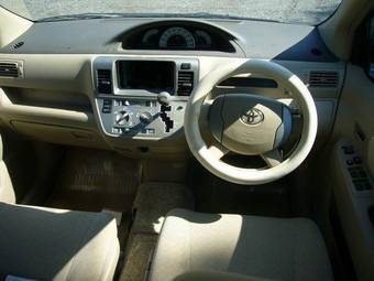 2003 Toyota Raum Photos