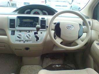 2003 Toyota Raum Photos