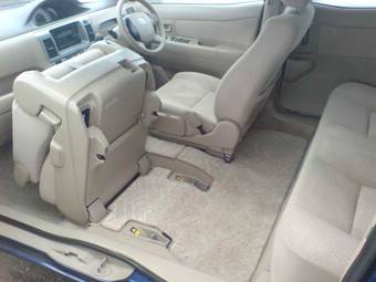 2003 Toyota Raum Pictures