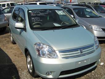 2003 Toyota Raum Pictures