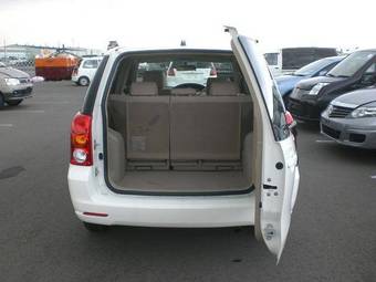 2003 Toyota Raum Photos