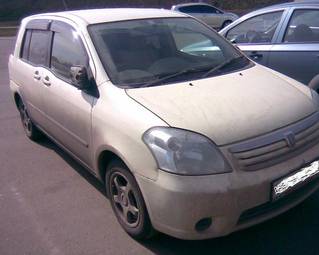 2003 Toyota Raum Photos