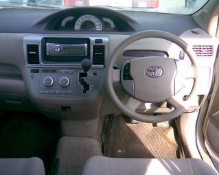 2003 Toyota Raum Pictures