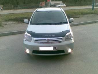 2003 Toyota Raum Pictures