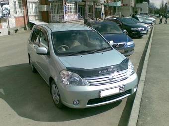 2003 Toyota Raum Pics