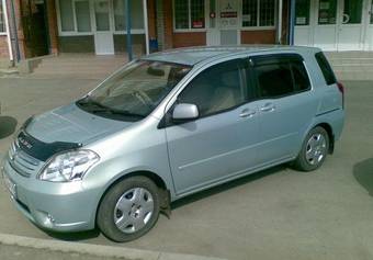 2003 Toyota Raum Pictures