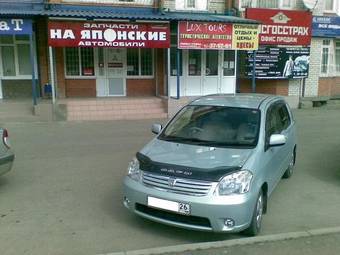 2003 Toyota Raum Pictures