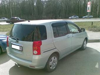 2003 Toyota Raum Photos