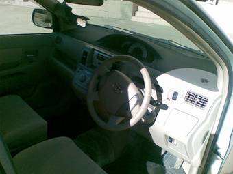 2003 Toyota Raum Photos