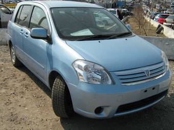 2003 Toyota Raum Photos