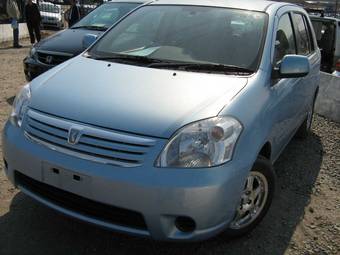 2003 Toyota Raum Photos