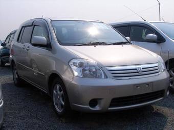 2003 Toyota Raum Pictures