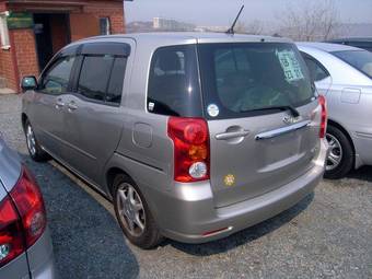 2003 Toyota Raum Photos