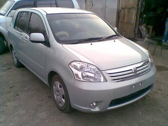 2003 Toyota Raum Photos