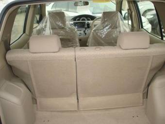 2003 Toyota Raum Photos