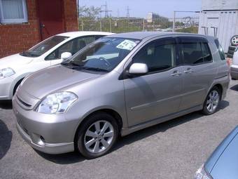 2003 Toyota Raum Pictures