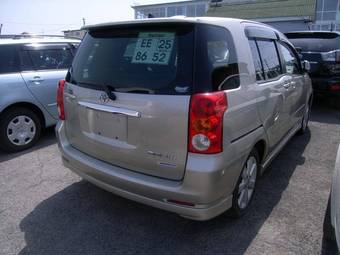 2003 Toyota Raum Photos