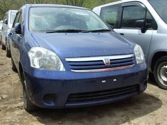 2003 Toyota Raum Pictures