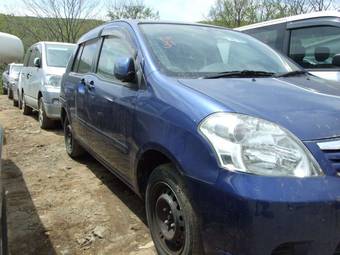 2003 Toyota Raum Photos