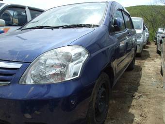 2003 Toyota Raum Photos