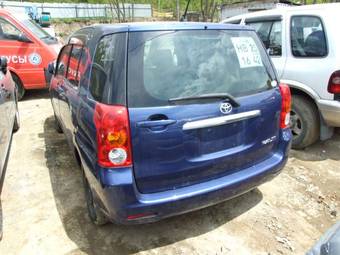 2003 Toyota Raum Pictures