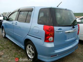 2003 Toyota Raum Pictures