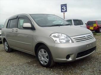 2003 Toyota Raum Photos