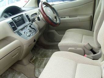 2003 Toyota Raum Pictures