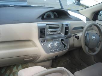 2003 Toyota Raum Pictures