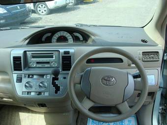 2003 Toyota Raum Pics