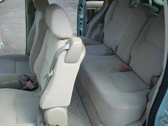 2003 Toyota Raum Pictures