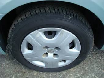 2003 Toyota Raum Photos