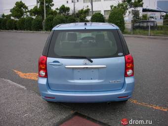 2003 Toyota Raum Pictures