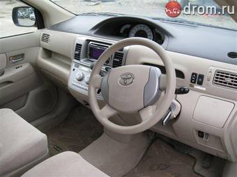 2003 Toyota Raum Pictures