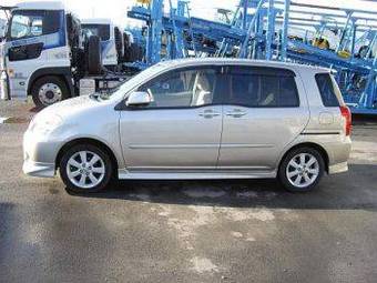 2003 Toyota Raum Pictures