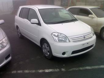 2003 Toyota Raum Pictures