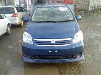 2003 Toyota Raum Pictures