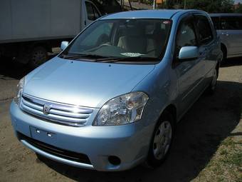 2003 Toyota Raum Photos