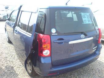 2003 Toyota Raum Pictures