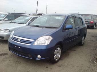 2003 Toyota Raum Pictures