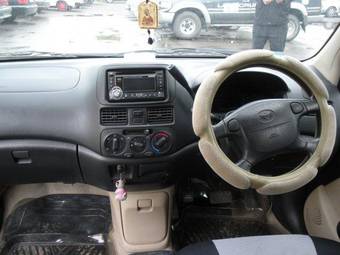 2003 Toyota Raum Photos