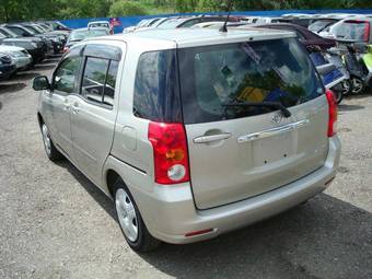 2003 Toyota Raum Pictures