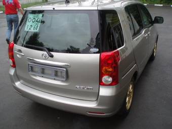 2003 Toyota Raum Pictures