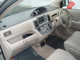 2003 Toyota Raum Pics