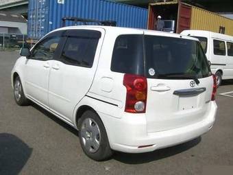 2003 Toyota Raum Pictures