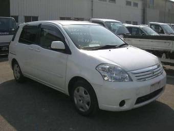 2003 Toyota Raum Pictures