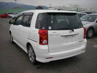 2003 Toyota Raum Photos