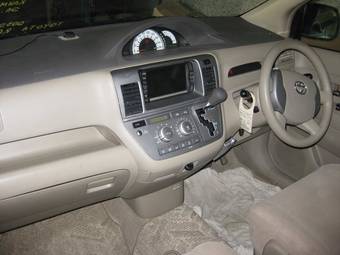 2003 Toyota Raum Pictures